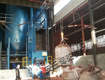 Iron oxide ton bag unpacking and feeding station use site